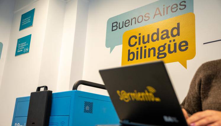 ¡Inglés al Alcance de Todos! Ciudad Lanza Programa Gratuito para Mayores de 18