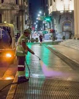 Buenos Aires Se Transforma en un “Ciudad Limpia”: Intensos Operativos Nocturnos Brindan Nueva Cara a los Barrios