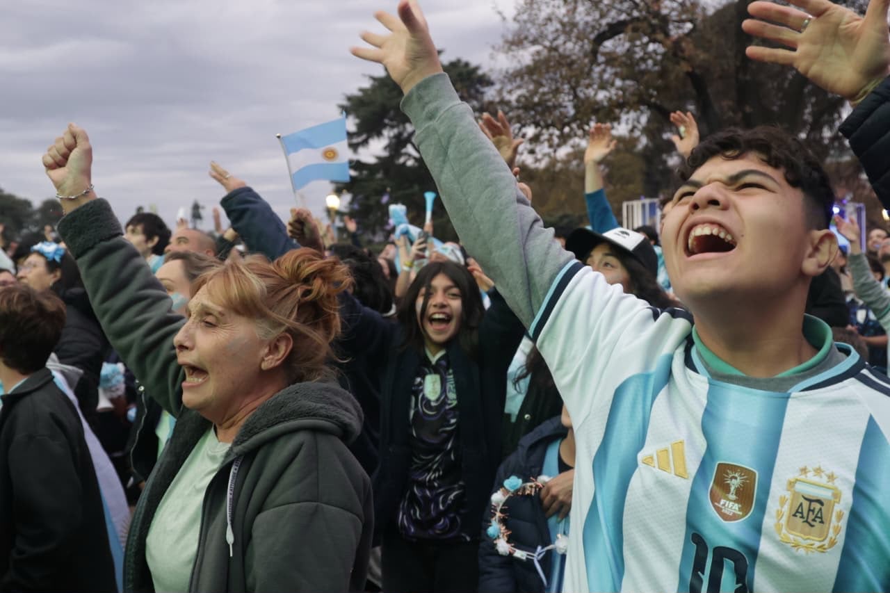 La pasión de Argentina resonó en el Fan Fest de Palermo